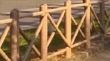 staccionata in PVC con traverse a croce