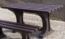 tavoli in plastica riciclata